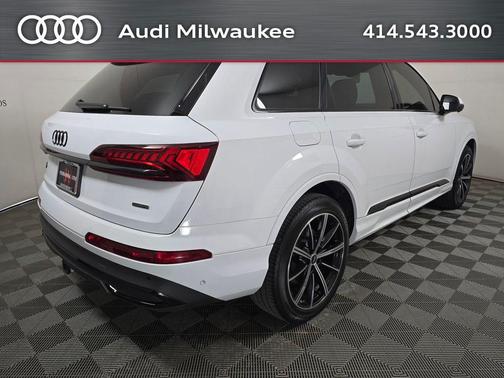 Glacier White Metallic 2023 Audi Q7 55 Premium Plus