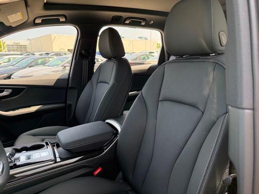 Mythos Black Metallic 2026 Audi Q7 55 Premium Plus