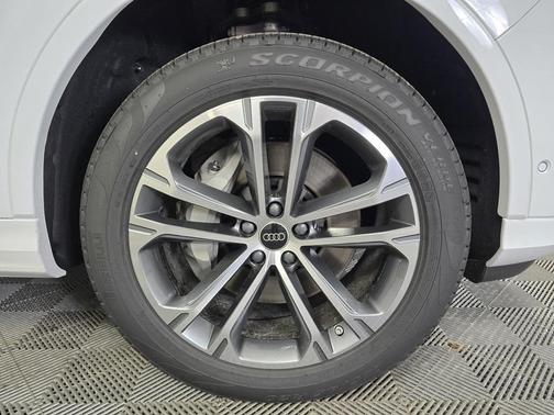 2026 Audi Q7 45 Premium Plus