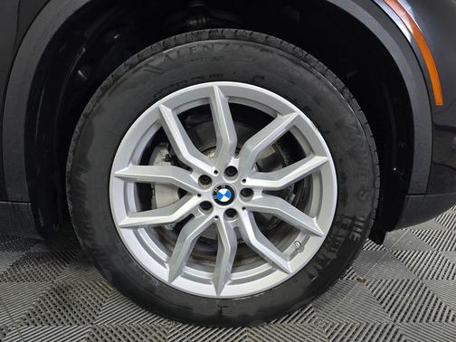 Black Sapphire Metallic 2023 BMW X5 xDrive40i