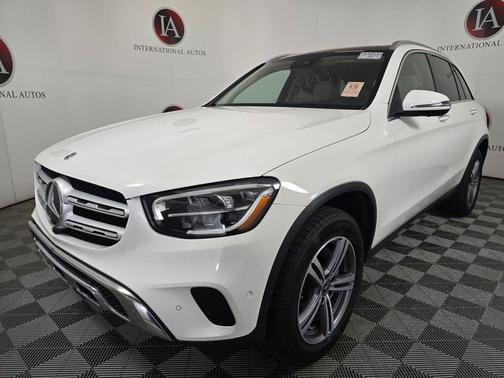 White 2022 Mercedes-Benz GLC 300 4MATIC
