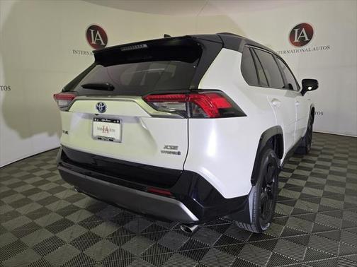 2020 Toyota RAV4 Hybrid SE