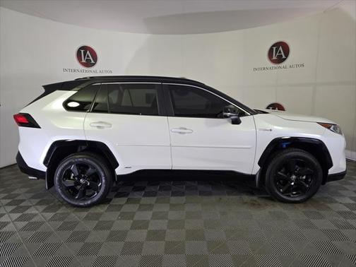 2020 Toyota RAV4 Hybrid SE