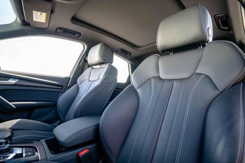Ultra Blue Metallic 2023 Audi Q5 45 S line Premium