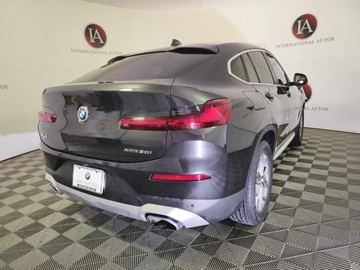 2023 BMW X4 xDrive30i