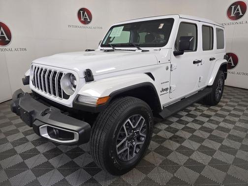 2024 Jeep Wrangler 4-Door Sahara 4x4