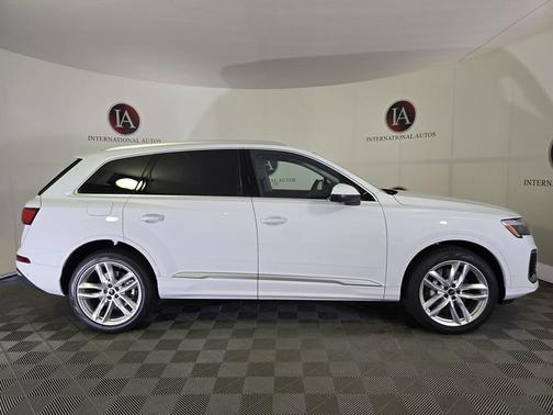 2025 Audi Q7 55 Premium Plus