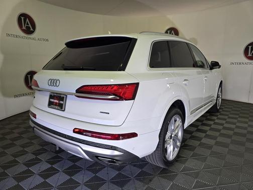 2025 Audi Q7 55 Premium Plus