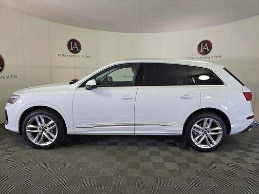 2025 Audi Q7 55 Premium Plus