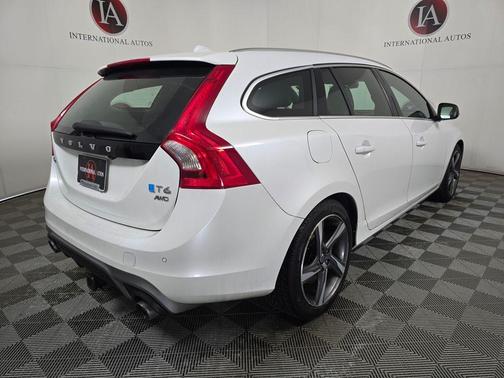 2015 Volvo V60 T6 R-Design Platinum