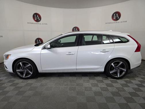2015 Volvo V60 T6 R-Design Platinum