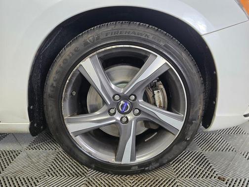 2015 Volvo V60 T6 R-Design Platinum