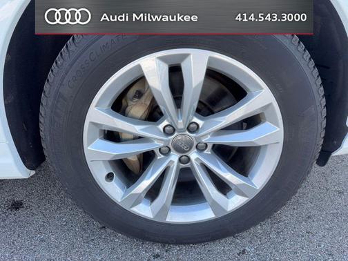 Carrara White 2019 Audi Q7 55 Premium