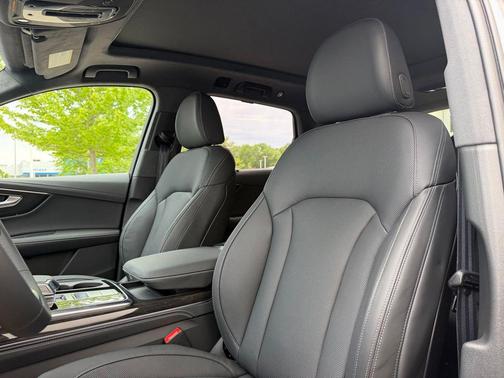 Daytona Gray Pearl Effect 2026 Audi Q7 55 Prestige