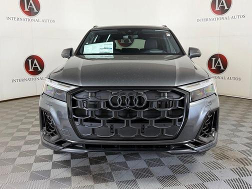 Daytona Gray Pearl Effect 2026 Audi Q7 55 Prestige