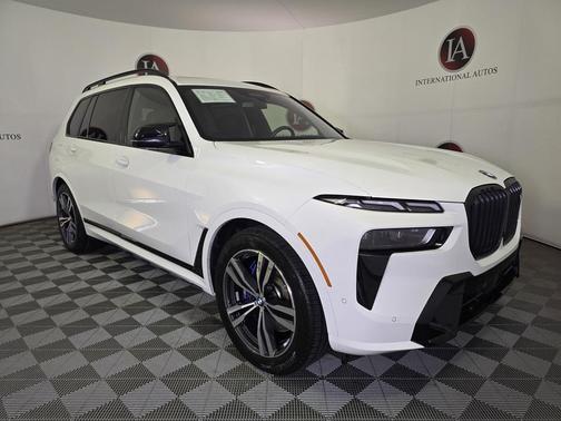 2025 BMW X7 M60i