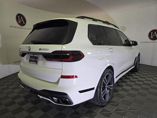 2025 BMW X7 M60i