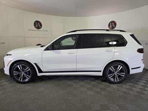 2025 BMW X7 M60i