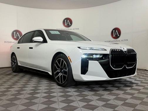 Alpine White 2025 BMW 760 xDrive