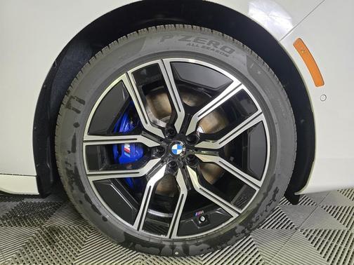 Alpine White 2025 BMW 760 xDrive