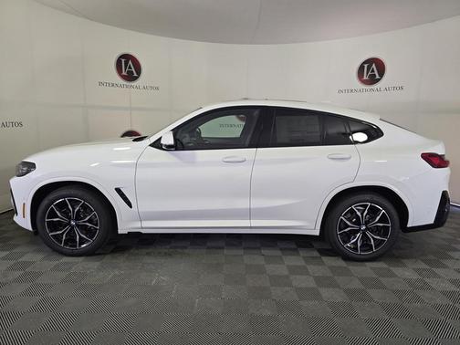 2025 BMW X4 xDrive30i
