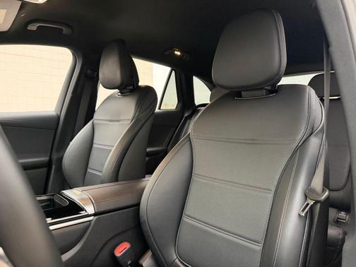 White 2025 Mercedes-Benz GLC 300 4MATIC