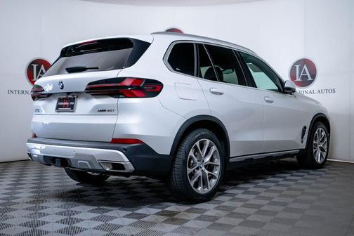 Mineral White Metallic 2024 BMW X5 xDrive40i