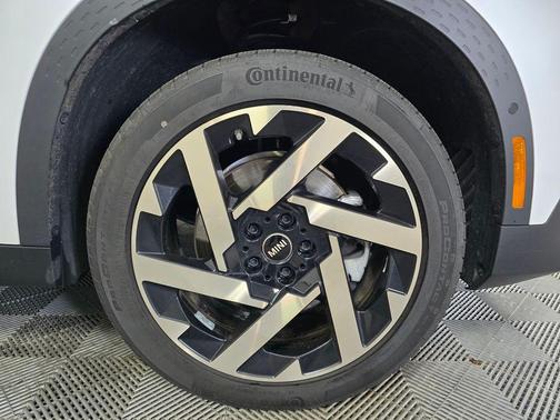 Nanuq White Metallic 2025 MINI Countryman Cooper S ALL4