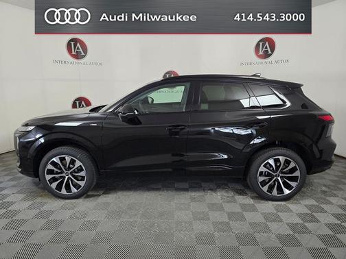 Mythos Black Metallic 2026 Audi Q3 TFSI quattro S tronic