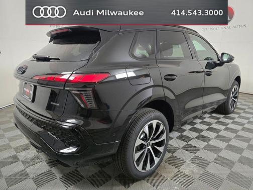 Mythos Black Metallic 2026 Audi Q3 TFSI quattro S tronic