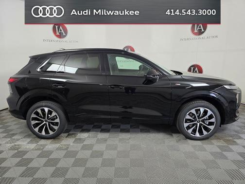 Mythos Black Metallic 2026 Audi Q3 TFSI quattro S tronic