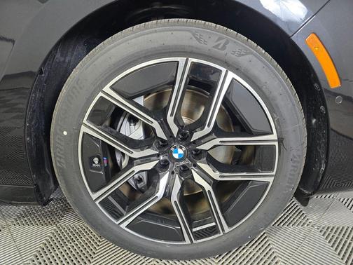 Black Sapphire Metallic 2026 BMW 740 xDrive