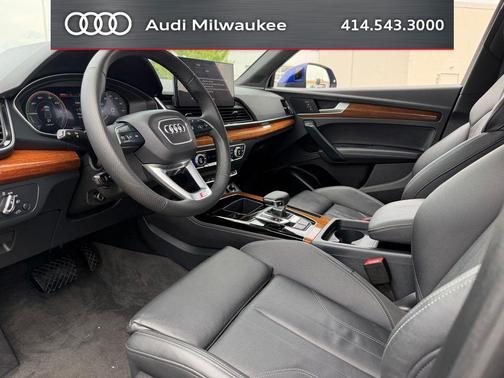 Ultra Blue Metallic 2024 Audi Q5 e 55 S line Premium Plus