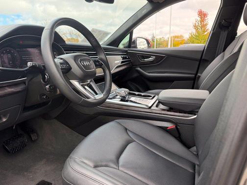 Samurai Gray Metallic 2023 Audi Q7 45 Premium Plus