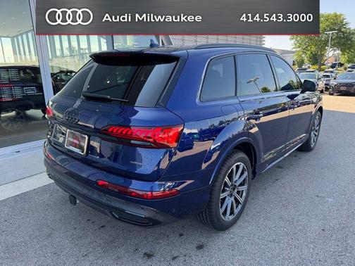 Navarra Blue Metallic 2023 Audi Q7 45 Premium Plus