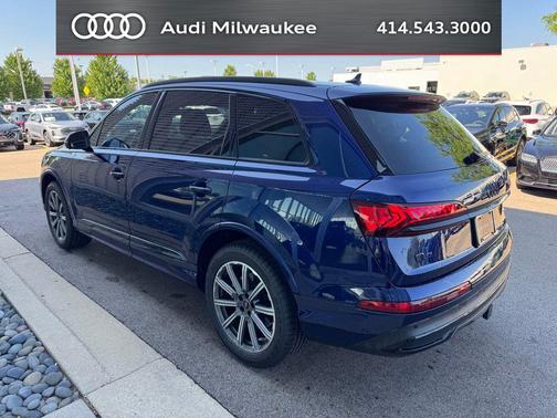 Navarra Blue Metallic 2023 Audi Q7 45 Premium Plus