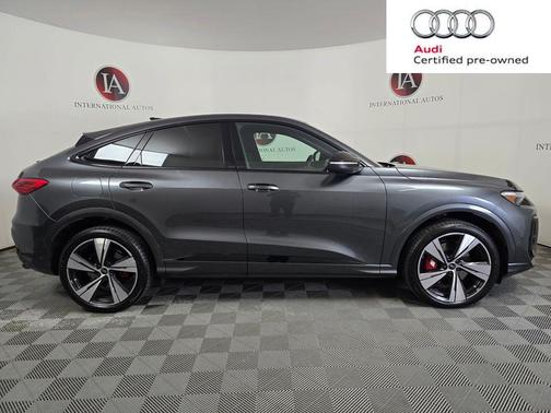 Daytona Gray Pearl Effect 2025 Audi SQ5 3.0T Premium Plus