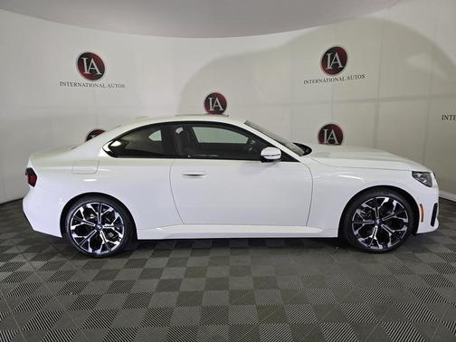 2025 BMW 230 i xDrive