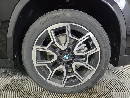 Black Sapphire Metallic 2026 BMW X1 xDrive28i