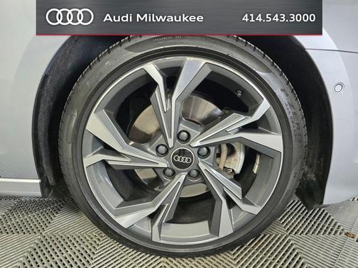 Florett Silver Metallic 2023 Audi A3 Premium