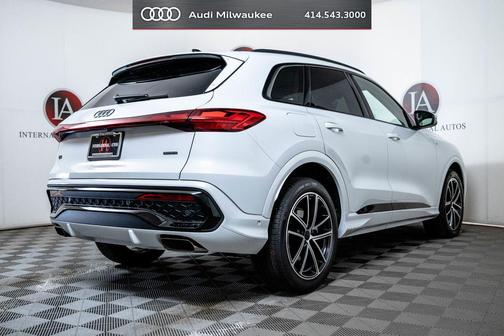 Glacier White Metallic 2026 Audi Q5 Prestige TFSI quattro S tronic
