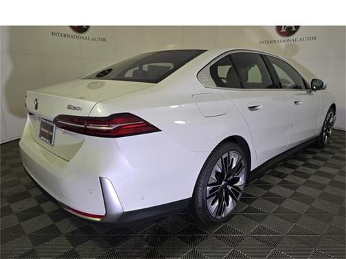 2025 BMW 530 i xDrive