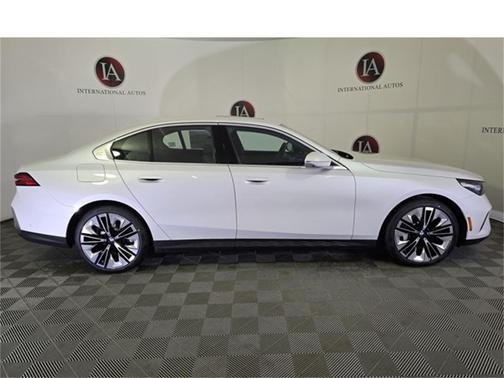 2025 BMW 530 i xDrive