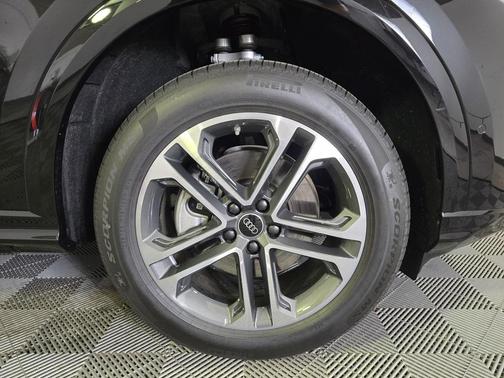 2025 Audi Q5 Premium