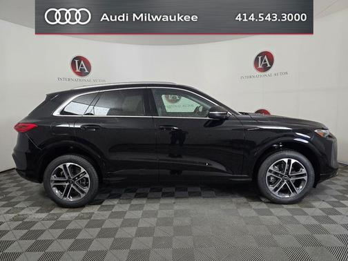 Mythos Black Metallic 2026 Audi Q5 Premium TFSI quattro S tronic