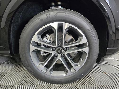 Mythos Black Metallic 2026 Audi Q5 Premium TFSI quattro S tronic