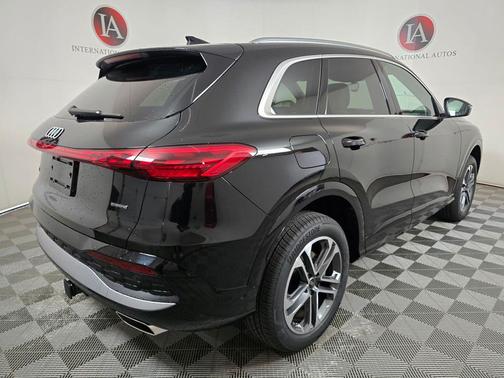 Mythos Black Metallic 2026 Audi Q5 Premium TFSI quattro S tronic