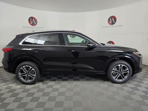 Mythos Black Metallic 2026 Audi Q5 Premium TFSI quattro S tronic