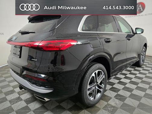 Mythos Black Metallic 2026 Audi Q5 Premium TFSI quattro S tronic
