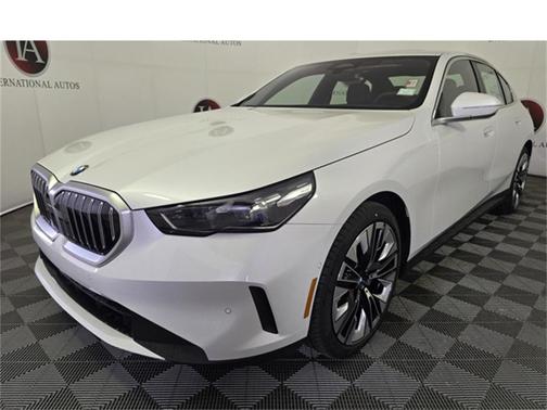2025 BMW 530 i xDrive